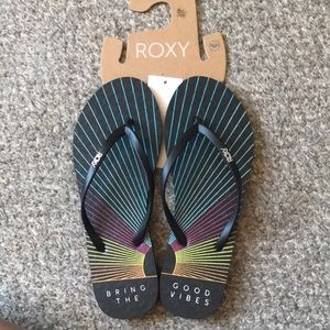 Brand New with tags Womens size 8 Roxy Slippers